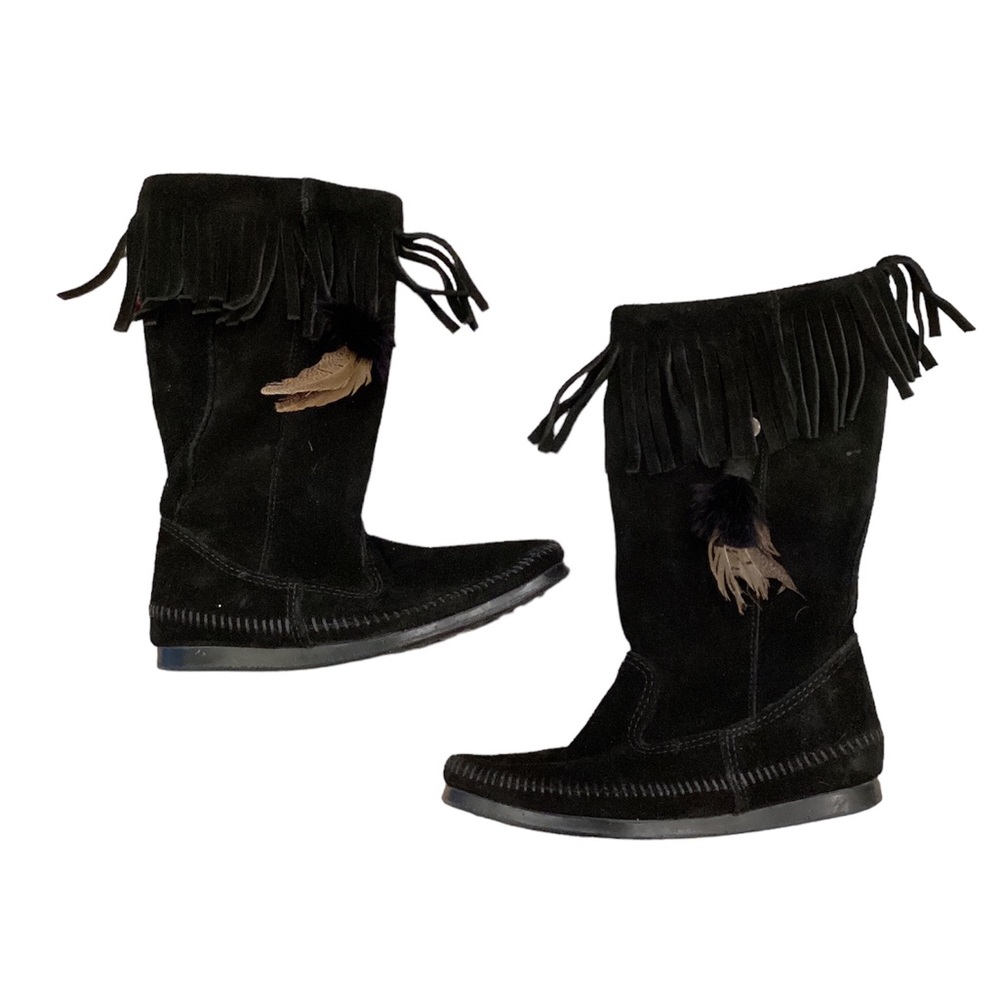 Minnetonka black suede slip on fringe moccasin | women’s 7 | feather boot winter